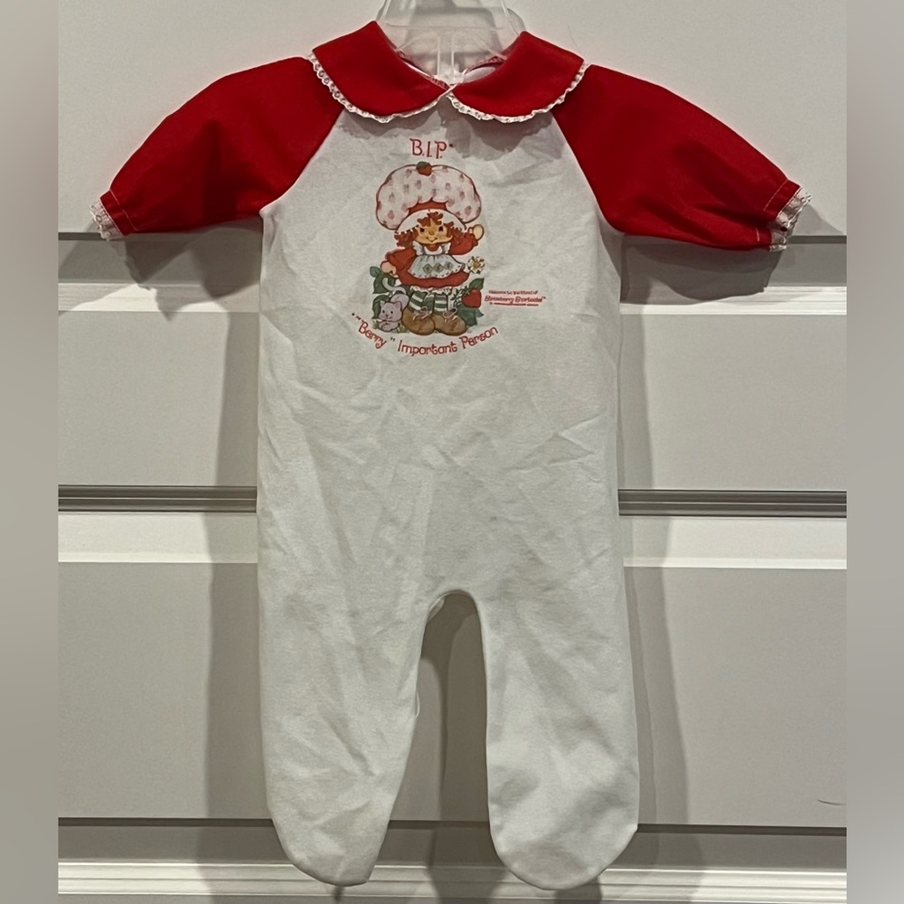 Vintage 1980’s White/Red Strawberry Shortcake Newborn Fleece Footed Sleeper EUC